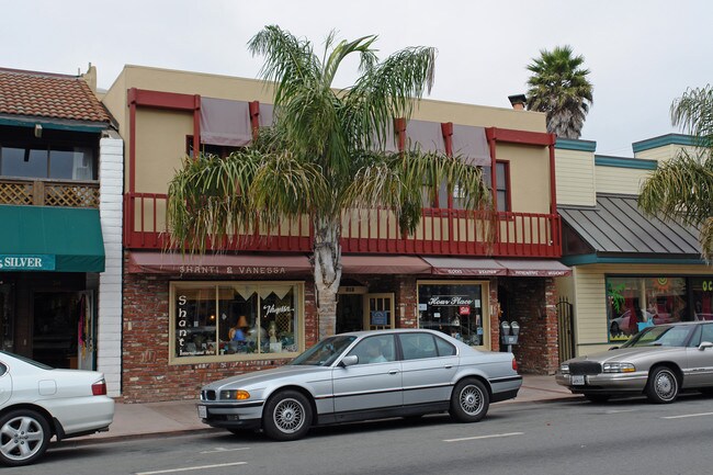 208-210 Capitola Ave