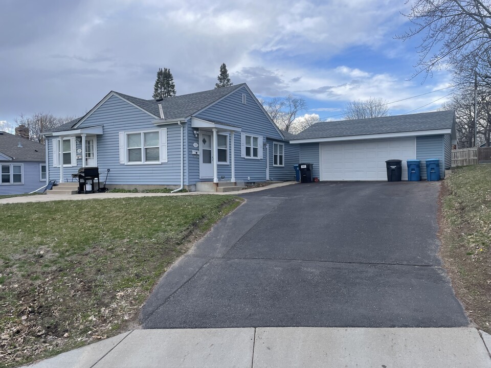1411 Lake St NE in Hopkins, MN - Building Photo