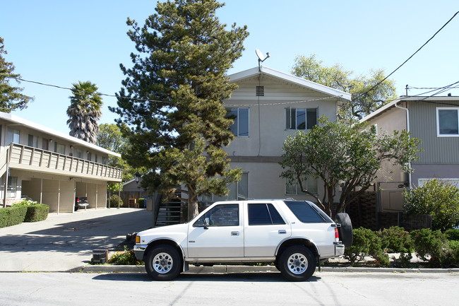 1147 Davis St in Redwood City, CA - Building Photo - Building Photo