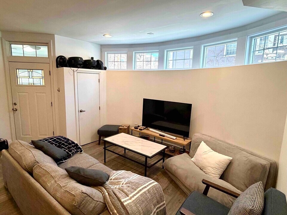 12 Braemore Rd in Boston, MA - Building Photo