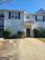 6702 Teresa Ln in Rex, GA - Building Photo