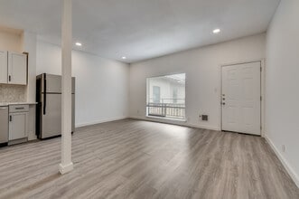 4330 Bowser Ave, Unit 207 in Dallas, TX - Building Photo - Building Photo