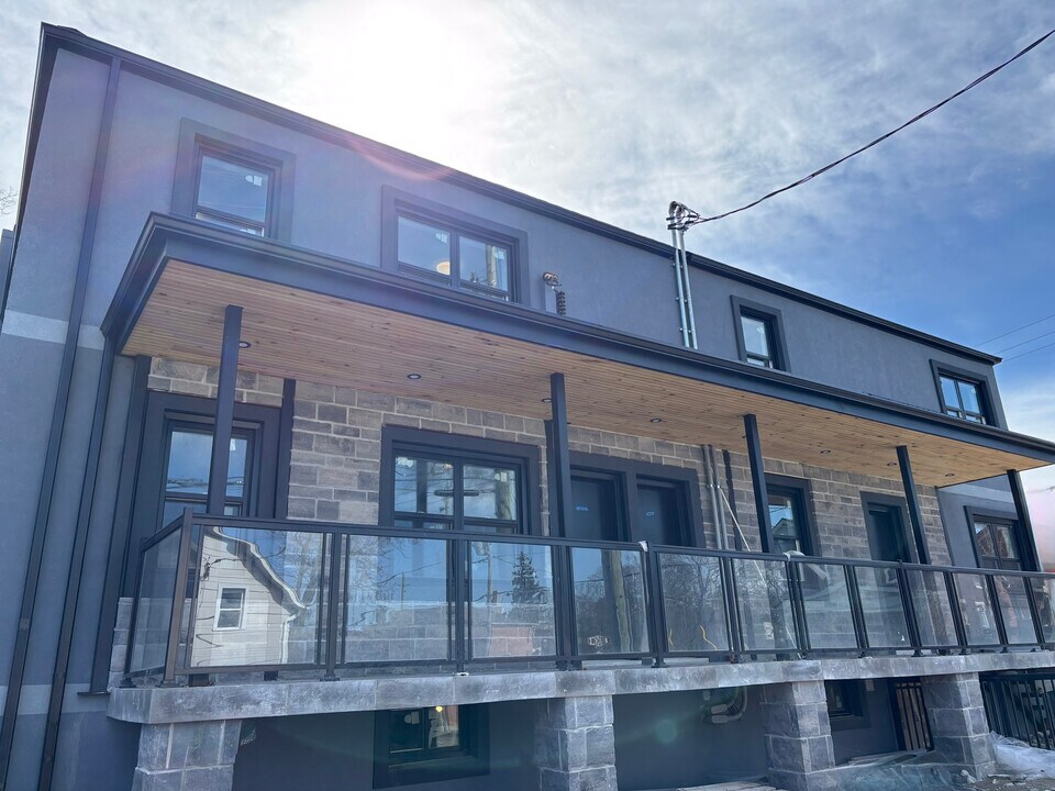 Mad Mill Apartments in Kitchener, ON - Building Photo