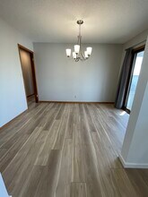 975 W 9th Ave in Marion, IA - Building Photo - Building Photo