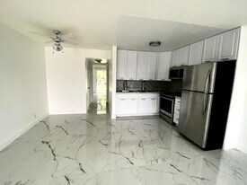 341 Windsor O in West Palm Beach, FL - Building Photo