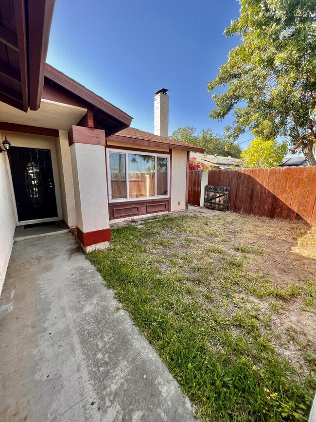 1464 Larwood Rd in San Diego, CA - Building Photo - Building Photo