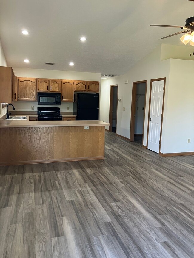 1370 Wayne St in Troy, OH - Building Photo - Building Photo