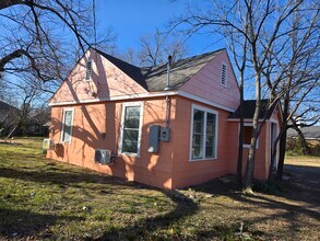 906 King Ave in Irving, TX - Foto de edificio - Building Photo