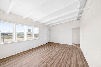 11393 Lee Ave in Adelanto, CA - Foto de edificio - Building Photo