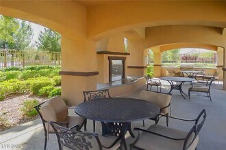 8113 Slate Falls St in North Las Vegas, NV - Foto de edificio - Building Photo