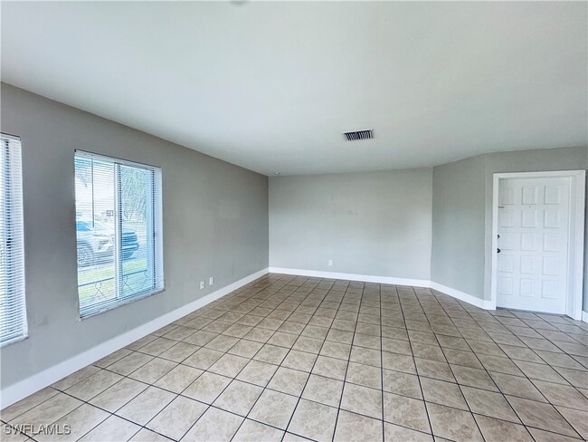 4107 SE 18th Pl in Cape Coral, FL - Building Photo - Building Photo