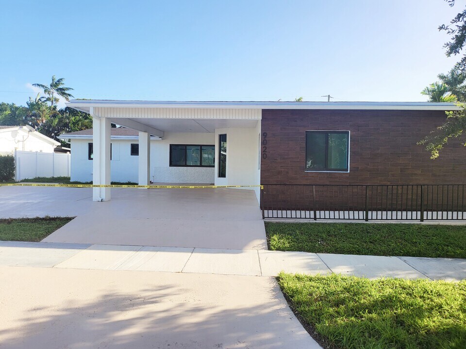 9020 SW 198th Ter in Cutler Bay, FL - Foto de edificio