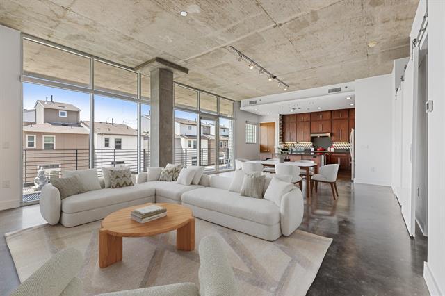 3030 Bryan St in Dallas, TX - Building Photo
