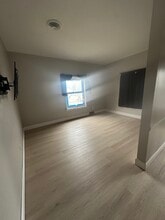 301 E 6th St, Unit Golden Acres LLC in Belvidere, IL - Foto de edificio - Building Photo