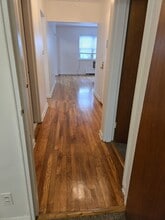 2408 28th St, Unit F3 in Astoria, NY - Foto de edificio - Building Photo