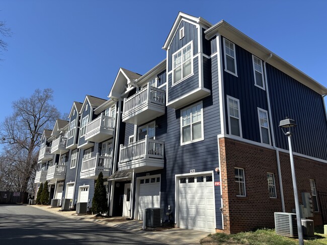 1634 Walnut View Dr, Unit 21 in Charlotte, NC - Building Photo - Building Photo