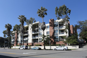 750 S Bundy Dr in Los Angeles, CA - Foto de edificio - Building Photo