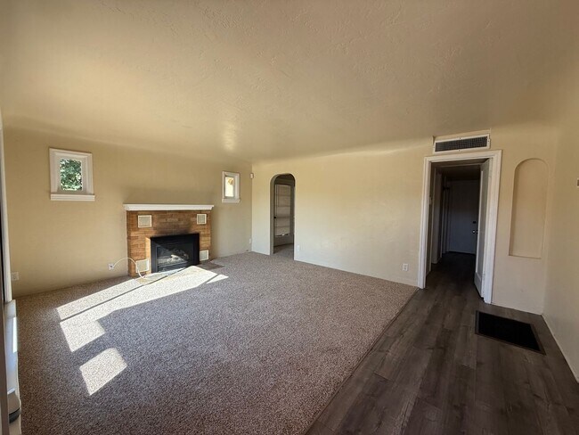 334 B St in Taft, CA - Building Photo - Building Photo