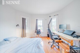37 Magoun St, Unit 37 Magoun in Cambridge, MA - Building Photo - Building Photo