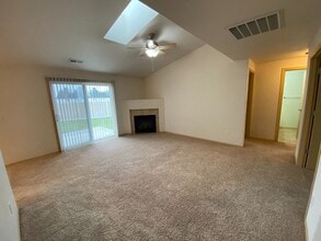 5822 Austin Ct in Pasco, WA - Foto de edificio - Building Photo