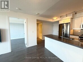 525 Adelaide St W in Toronto, ON - Building Photo - Building Photo