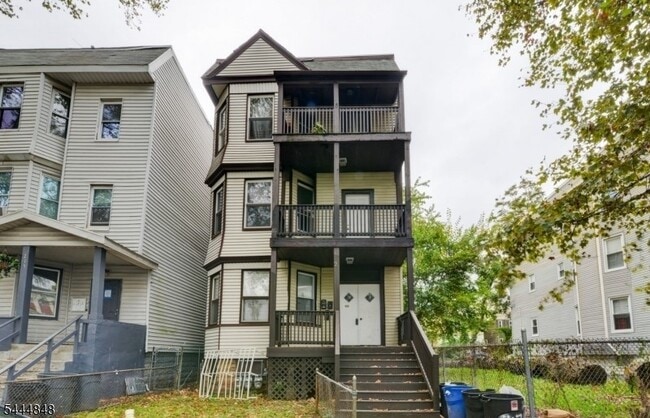 property at 217 N 15th St
