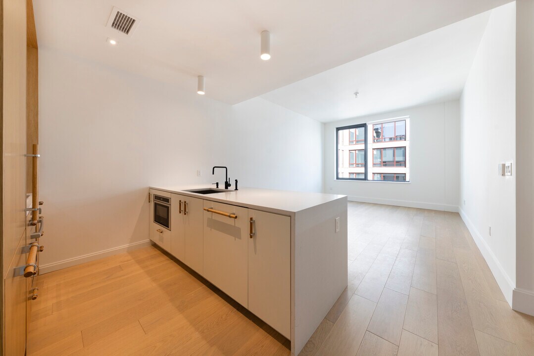 22-18 Jackson Ave-Unit -1005 in Queens, NY - Building Photo