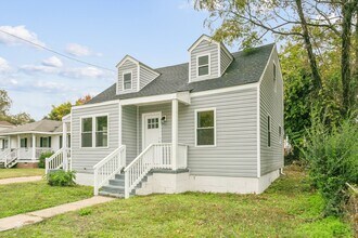 924 Ivy Ave in Newport News, VA - Building Photo - Building Photo