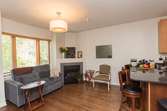 2035 W Crystal St in Chicago, IL - Building Photo - Building Photo