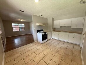 4609 Meadow Lake Dr in Wichita Falls, TX - Building Photo - Building Photo