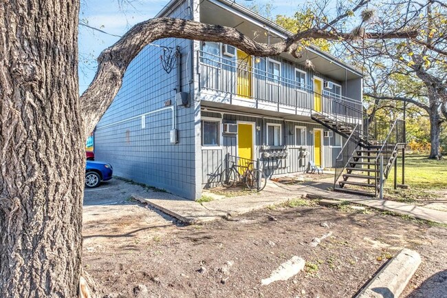 903 Springdale Rd in Austin, TX - Building Photo - Building Photo