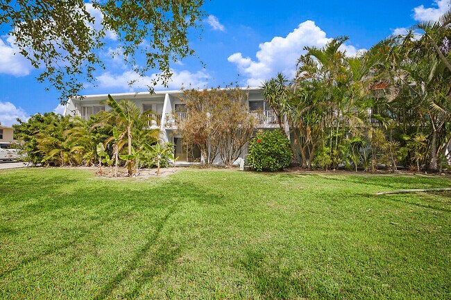 725 Hummingbird Way in North Palm Beach, FL - Building Photo - Building Photo