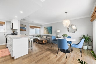 314 Onyx Ave, Unit 314 B in Newport Beach, CA - Building Photo - Building Photo