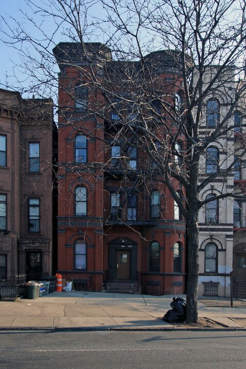 699 Bushwick Ave in Brooklyn, NY - Building Photo