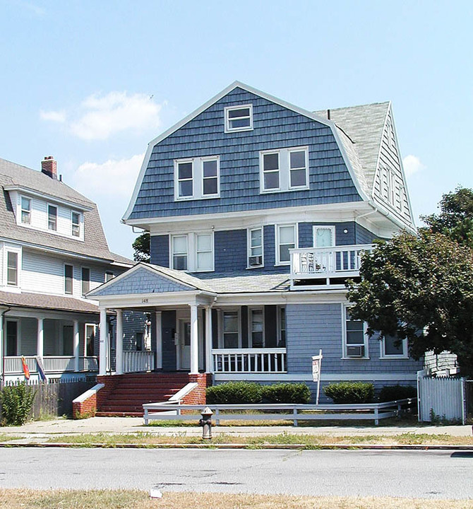 148 Beach 94th St in Rockaway Beach, NY - Building Photo