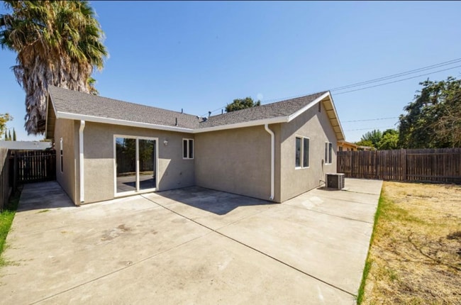 210 Cordova Ln in Stockton, CA - Building Photo - Building Photo