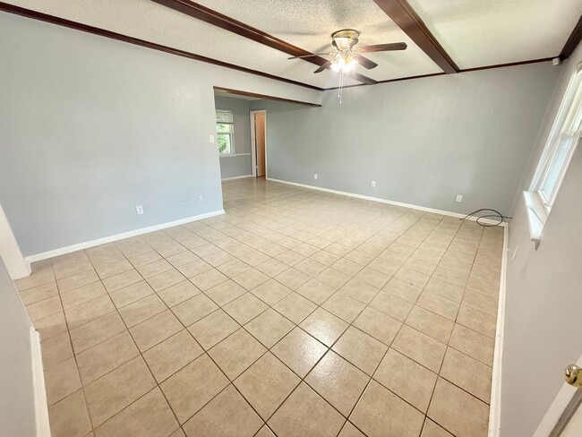 202 E Charnwood St in Tyler, TX - Building Photo - Building Photo