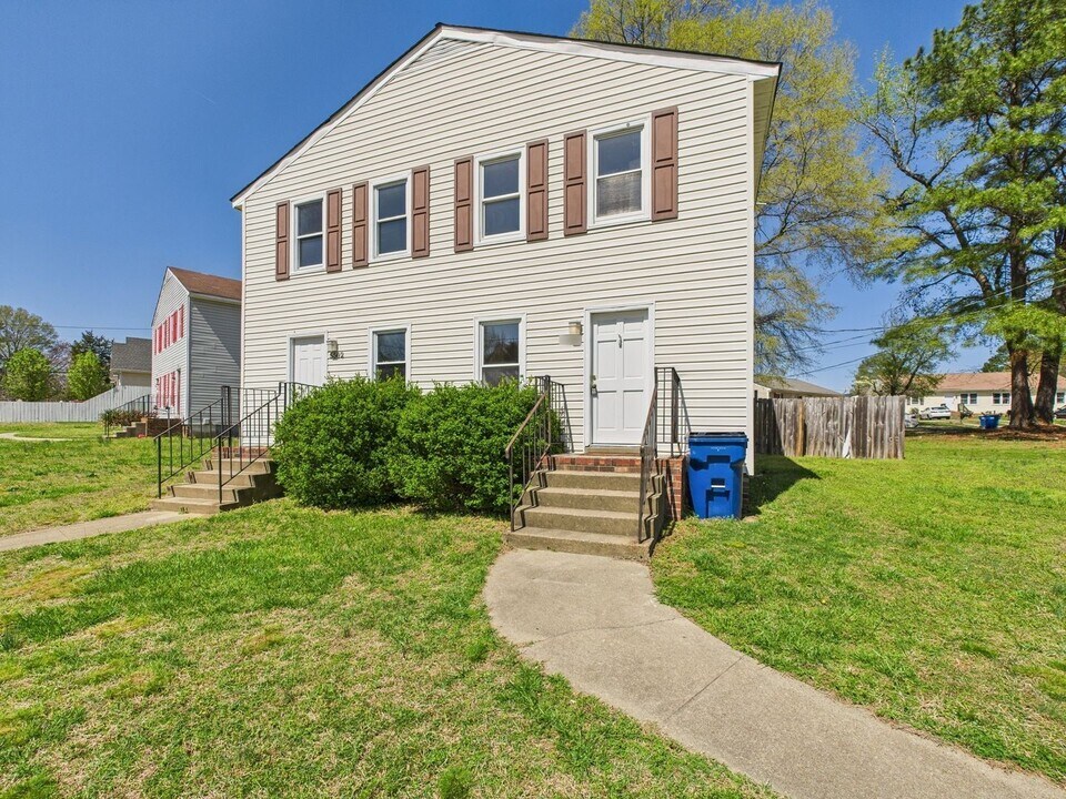 5500 Stella Rd in Richmond, VA - Building Photo