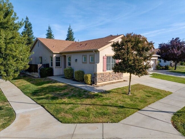 4321 Strathmore Pl in Merced, CA - Building Photo - Building Photo