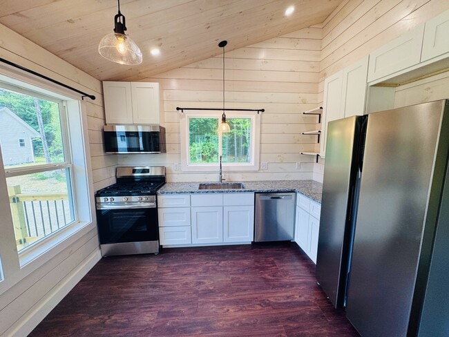 82 Gary Settlement Rd in Corinth, ME - Building Photo - Building Photo