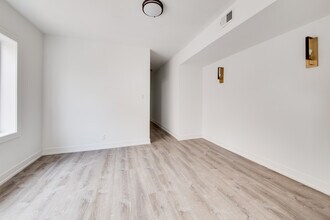 3056 W Cortland St, Unit 103 in Chicago, IL - Foto de edificio - Building Photo