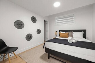 11232-11127 127 St, Unit SI ID1491161P in Edmonton, AB - Building Photo - Building Photo