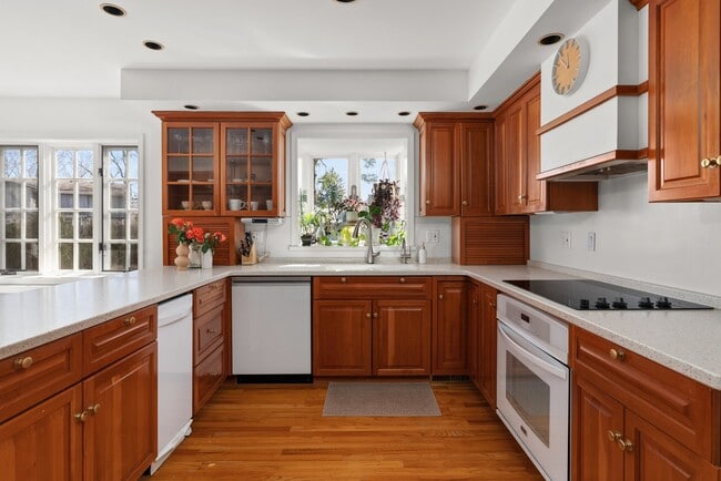 property at 1914 Eastwood Ave