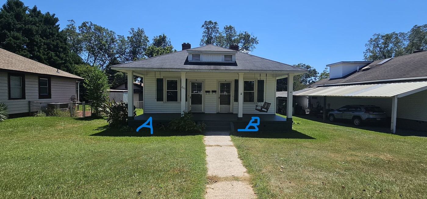 205 5th Ave SE in Thomaston, GA - Building Photo