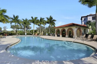 16433 Carrara Way in Naples, FL - Foto de edificio - Building Photo