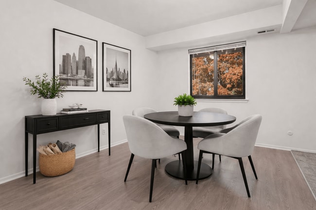 Lafayette Park Place - Detroit, MI in Detroit, MI - Building Photo - Building Photo