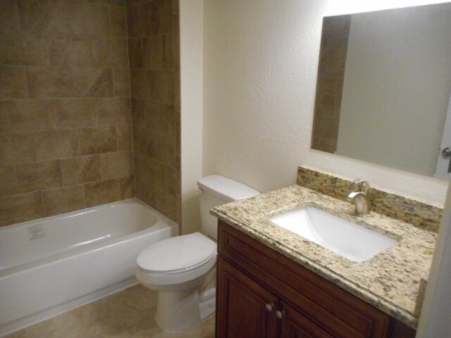 1260 Wildwood Lakes Blvd in Naples, FL - Foto de edificio - Building Photo