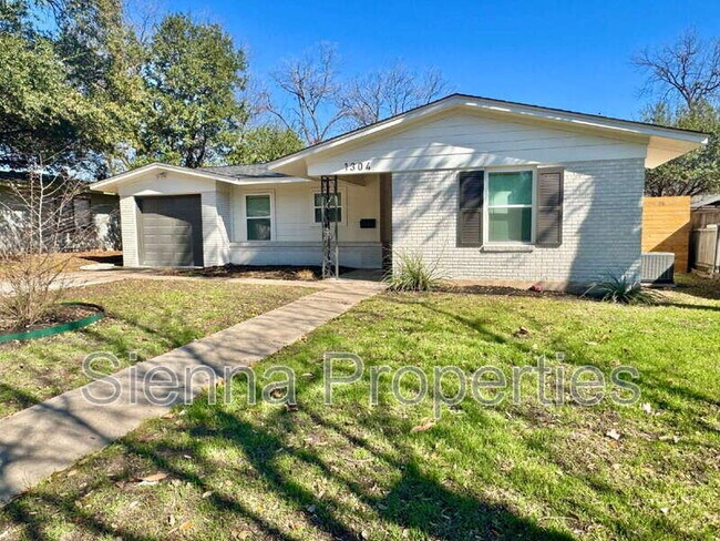 1304 Hillcrest Dr in Austin, TX - Building Photo - Building Photo