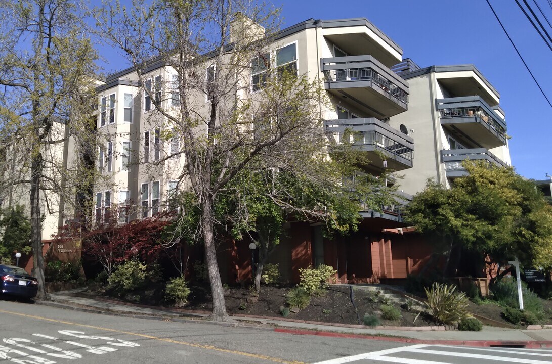 500 Vernon St in Oakland, CA - Building Photo