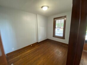 2242 12th St, Unit 1 in Wyandotte, MI - Foto de edificio - Building Photo
